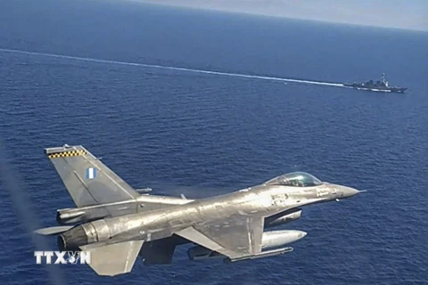 Máy bay Hy Lạp tham gia tập trận tại Địa Trung Hải. (Ảnh: AFP/TTXVN)
