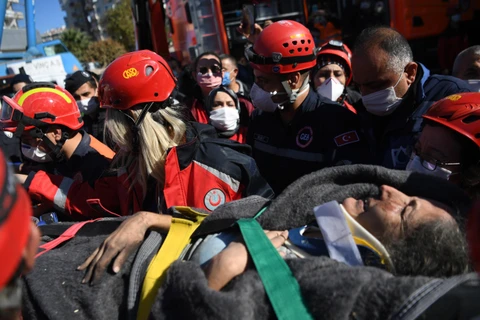 Giới chức Thổ Nhĩ Kỳ gấp rút tìm kiếm người sống sót sau động đất