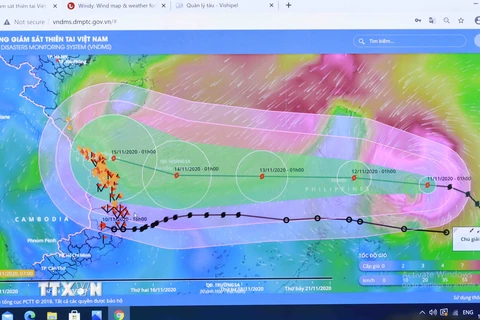 Sơ đồ đường đi của bão số 13 qua Hệ thống giám sát thiên tai Việt Nam. (Ảnh: Vũ Sinh/TTXVN)
