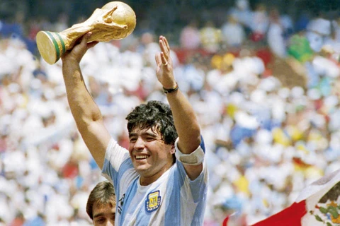 Người hâm mộ bóng đá tưởng nhớ 'cậu bé vàng' Diego Maradona
