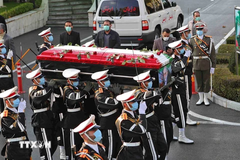Iran tổ chức trọng thể lễ tang cho nhà khoa học hạt nhân Mohsen Fakhrizadeh. (Ảnh: AFP/TTXVN)