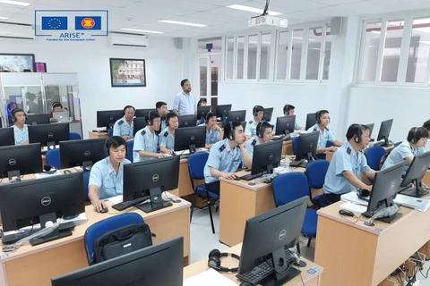 Cán bộ hải quan Việt Nam tham gia tập huấn về ACTS. (Ảnh: ASEAN)