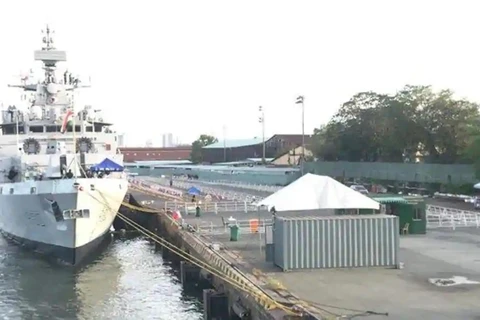 Tàu INS Kiltan tại Cảng Nhà Rồng. (Ảnh: Twitter)