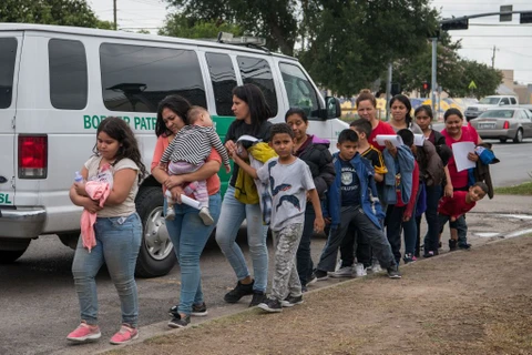 Người nhập cư đang tìm cách vào Mỹ. (Ảnh: AFP/Getty)