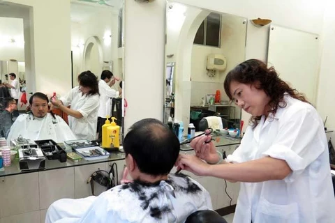 Ghé thăm tiệm cắt tóc 'Mậu Dịch' giữa lòng Thủ đô Hà Nội