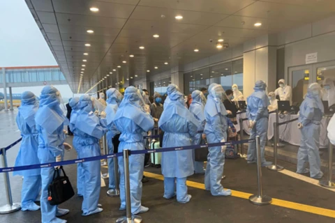 [Video] Truy vết ca nhiễm, tiến hành khử khuẩn tại sân bay Vân Đồn