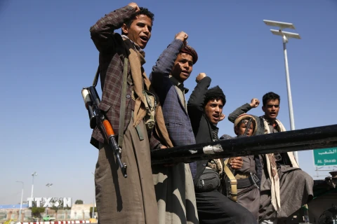 Các tay súng Houthi tại thủ đô Sanaa. (Ảnh: THX/TTXVN)