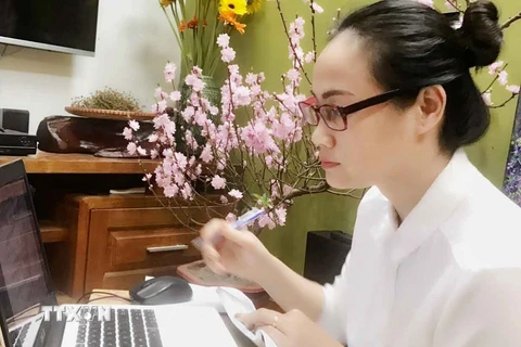 Giáo viên Hà Nội dạy học trực tuyến. (Ảnh: TTXVN phát)