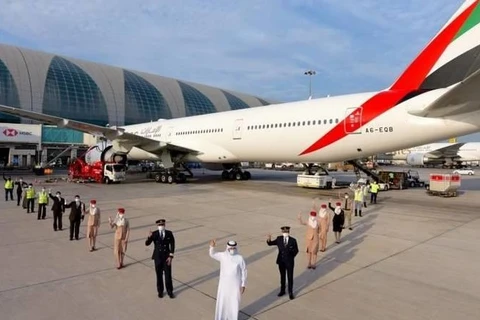 Emirates thực hiện chuyến bay với toàn bộ nhân viên được tiêm vắcxin