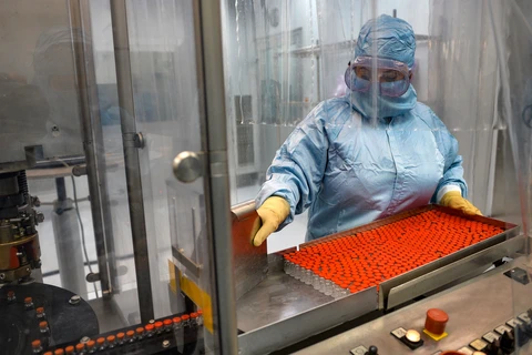 Dây chuyền sản xuất vắcxin Soberana 02 tại Viện Finlay. (Ảnh: AP)