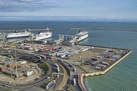 Cảng Dover, điểm trung chuyển hàng háo giữa Anh và EU. (Ảnh: Getty)