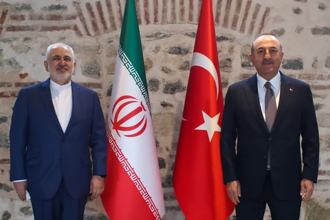 Ngoại trưởng Iran Mohammad Javad Zarif và người đồng cấp Thổ Nhĩ Kỳ Mevlut Cavusoglu. (Ảnh: Twitter)