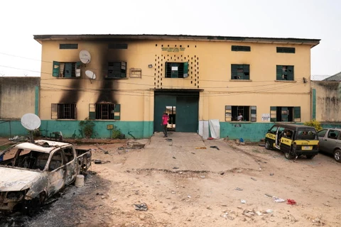 Tấn công nhà tù ở Nigeria, hơn 1.800 tù nhân trốn thoát