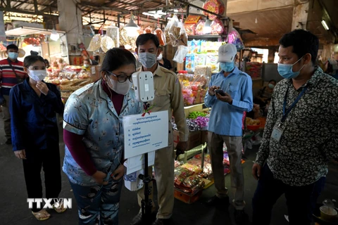 Thủ đô Phnom Penh đóng cửa chợ đầu mối để phòng chống dịch. (Ảnh: AFP/TTXVN)