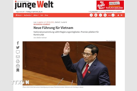 Bài viết trên báo Junge Welt về ban lãnh đạo mới của Việt Nam. (Ảnh: Mạnh Hùng/TTXVN)