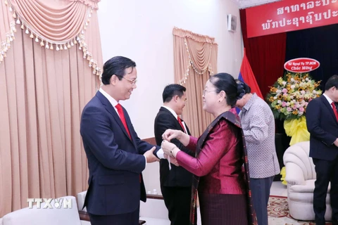 Lãnh đạo TP. Hồ Chí Minh chúc mừng Tết cổ truyền Bunpimay của Lào