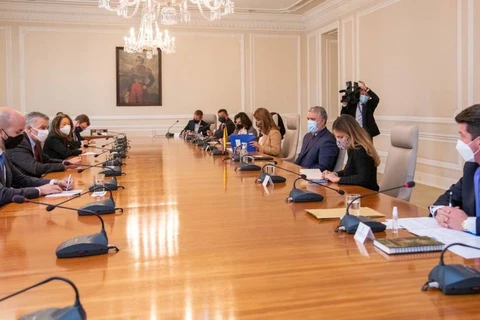 Cuộc họp giữa phái đoàn Mỹ và Colombia. (Ảnh: Văn phòng Tổng thống Colombia)