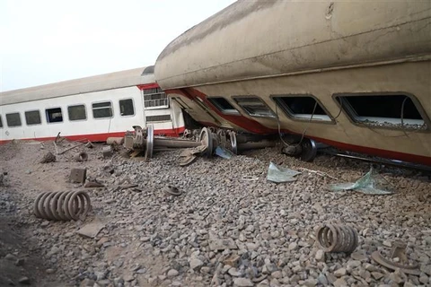 Cận cảnh vụ tàu trật đường ray khiến hơn 100 người thương vong