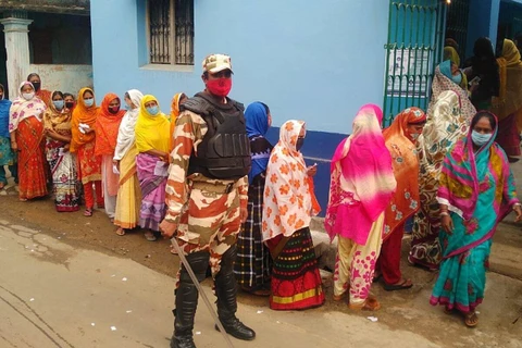 Người dân đi bầu cử tại Tây Bengal. (Ảnh: Financial Express)