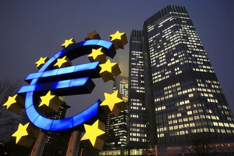 ECB cắt giảm lãi suất xuống mức thấp kỷ lục 0,25%