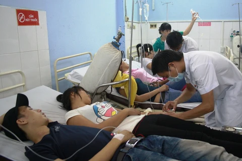Bình Dương: Gần 200 công nhân nhập viện do nghi ngộ độc