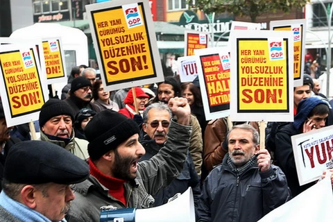 Chính trường Thổ Nhĩ Kỳ bất ổn vì bê bối tham nhũng