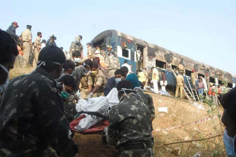 Ấn Độ: Cháy tàu hỏa gần Mumbai, nhiều người thiệt mạng