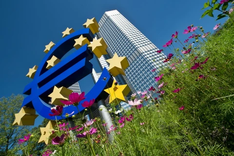 Kinh tế EU khởi sắc nhưng vẫn có nguy cơ giảm phát