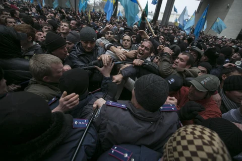 Ukraine: Lại xảy ra biểu tình bạo lực mới ở Crimea