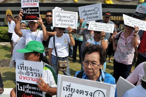 Thái Lan: Người biểu tình vây trụ sở đảng cầm quyền