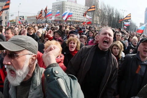 Nga nhận được đề nghị "bảo vệ người dân" tại Ukraine
