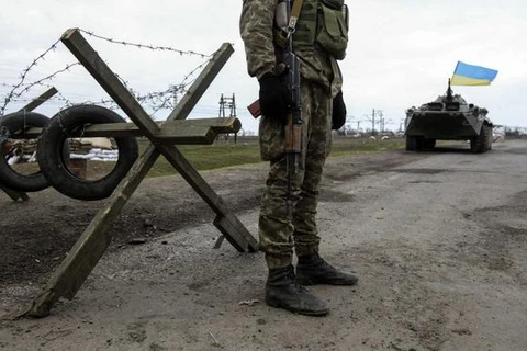 Mỹ tập trung viện trợ quân sự phi sát thương cho Ukraine