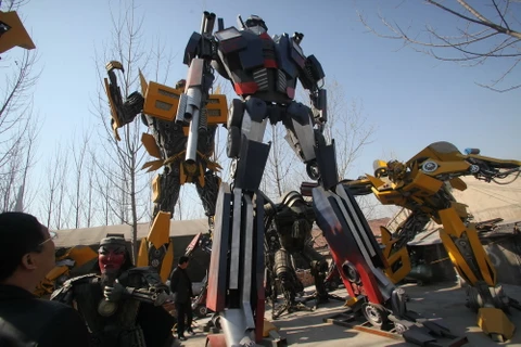 Trung Quốc: Mô hình robot Transformer làm từ phế liệu