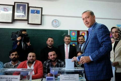 Đảng của Thủ tướng Erdogan dẫn đầu trong cuộc bầu cử ở Thổ 