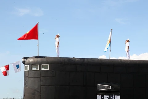 [Photo] Lễ thượng cờ quốc gia hai tàu ngầm ở Cam Ranh