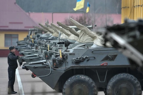 Ukraine huy động hơn 900 thiết bị kỹ thuật quân sự dự trữ