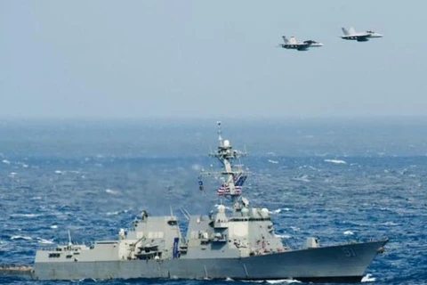 "Chiến đấu cơ Nga quần thảo sát tàu chiến Mỹ ở Biển Đen"
