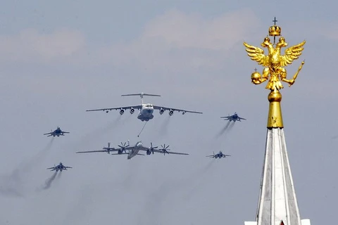 70 máy bay Nga biểu dương lực lượng trên bầu trời Sevastopol
