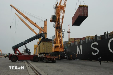 Công nhân thông đồng trộm 40 tấn ngô tại cảng Quảng Ninh