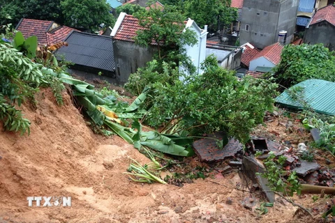 Khẩn trương giúp đỡ gia đình nạn nhân vụ sạt lở đất ở Hà Giang