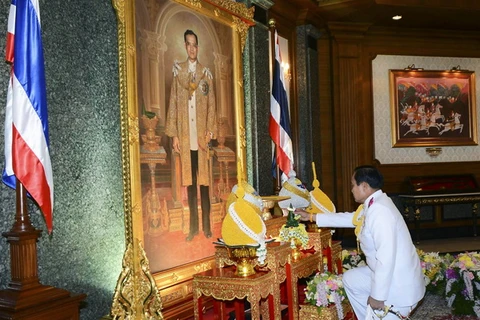 Nhà Vua Thái phê chuẩn Hiến pháp lâm thời của chính quyền quân sự