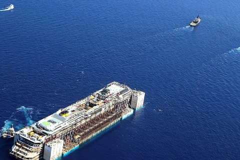 Italy thực hiện chiến dịch trục vớt siêu tàu Costa Concordia