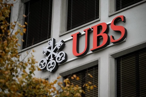 Ngân hàng UBS bị cáo buộc giúp khách hàng tại Pháp trốn thuế