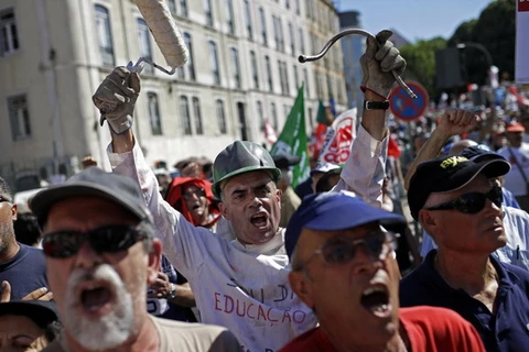 Bồ Đào Nha thông qua kế hoạch cắt giảm lương khối hành chính công
