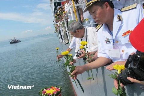 Tưởng niệm quân và dân hy sinh trong chiến thắng trận đầu Hải quân