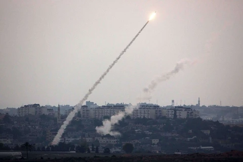 Miền Nam Israel tiếp tục trúng rocket phóng từ Dải Gaza