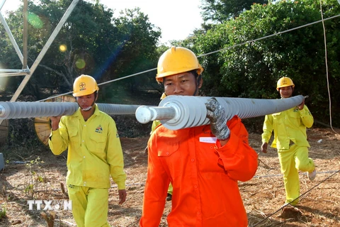 Lai Châu khởi công dự án cấp điện cho các thôn bản trắng điện 