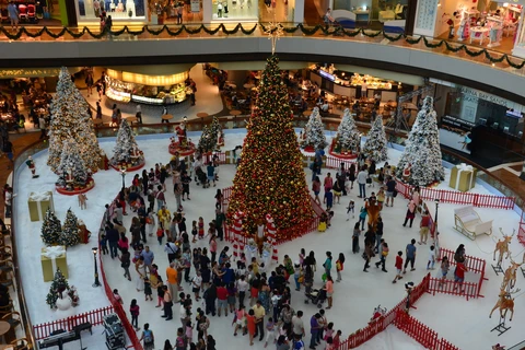 Người dân Singapore đổ xô đi mua sắm nhân dịp Giáng sinh
