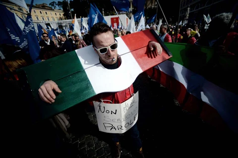 Italy tiếp tục chìm trong nguy cơ khủng hoảng kinh tế, chính trị