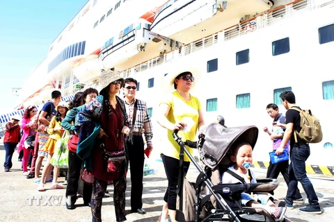 Đà Nẵng đón chuyến tàu biển chở du khách đầu tiên trong năm 2015